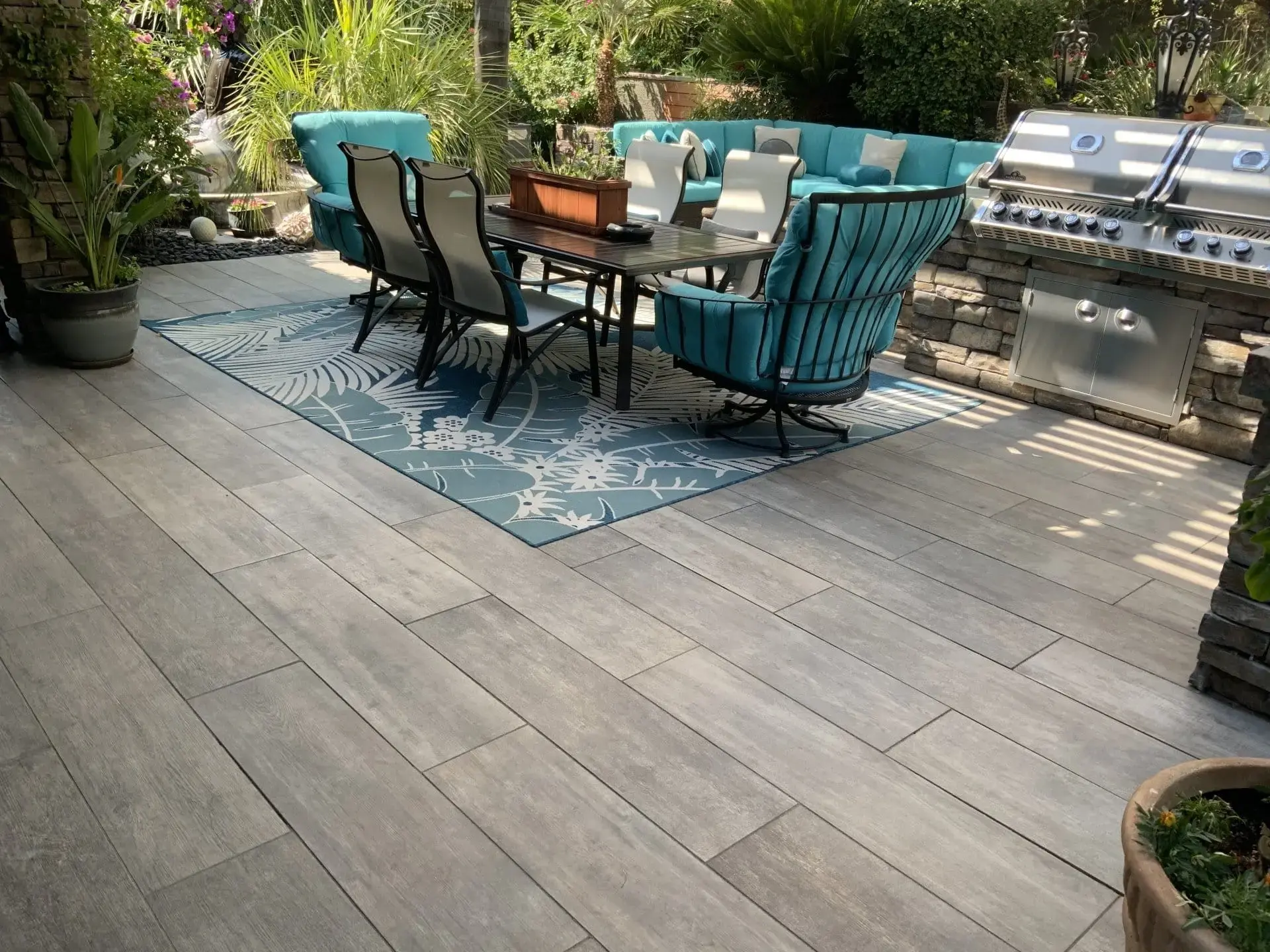 Paver patio in Las Vegas in a warm multi-tone paver blend